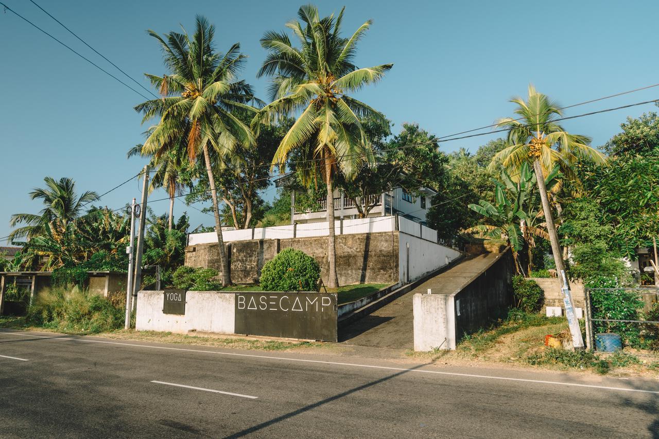 Basecamp Yoga Beach House Weligama Exterior photo